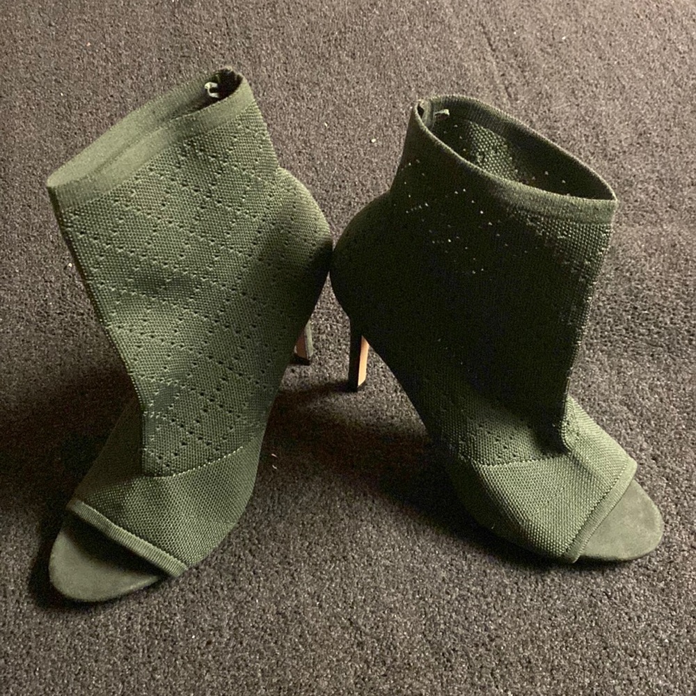 Steve Madden shoes wore them once but they are in a good condition